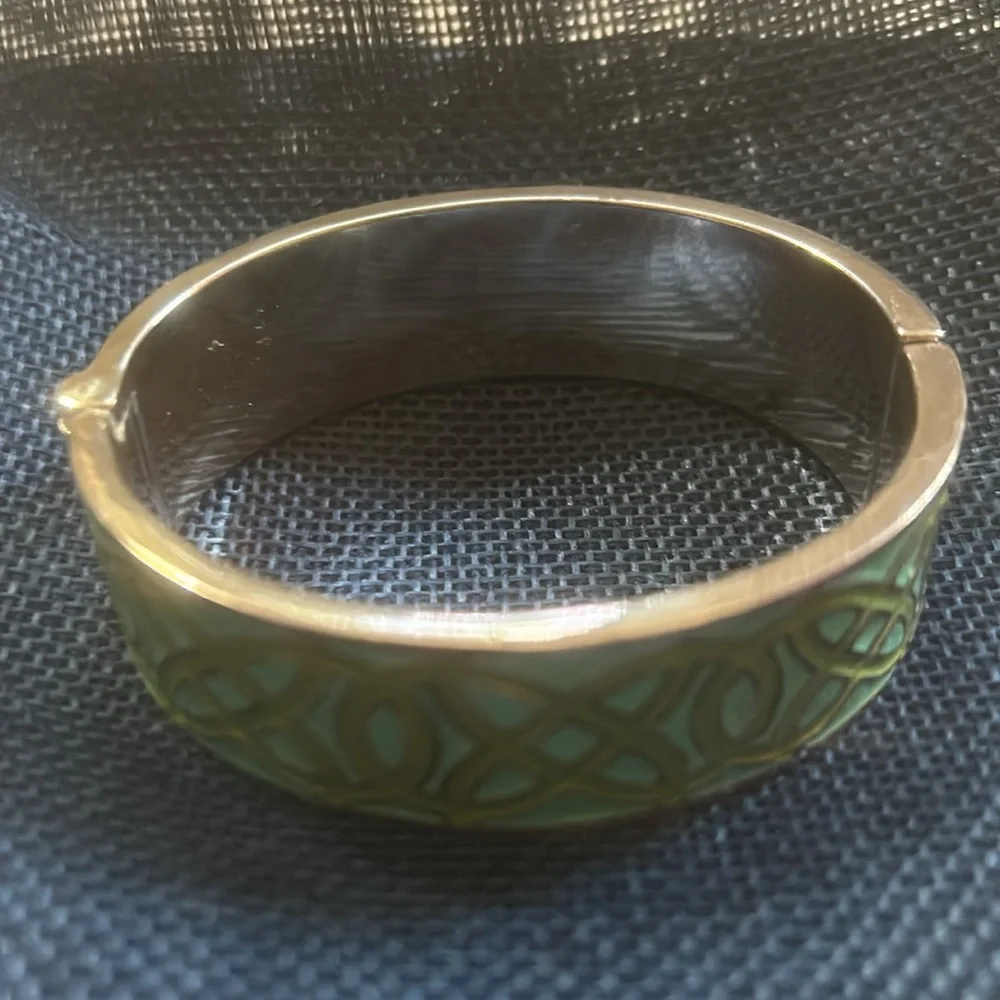 Stella and Dot “Eleanor” Thick Hinged Enamel Bracelet - Picture 5 of 10